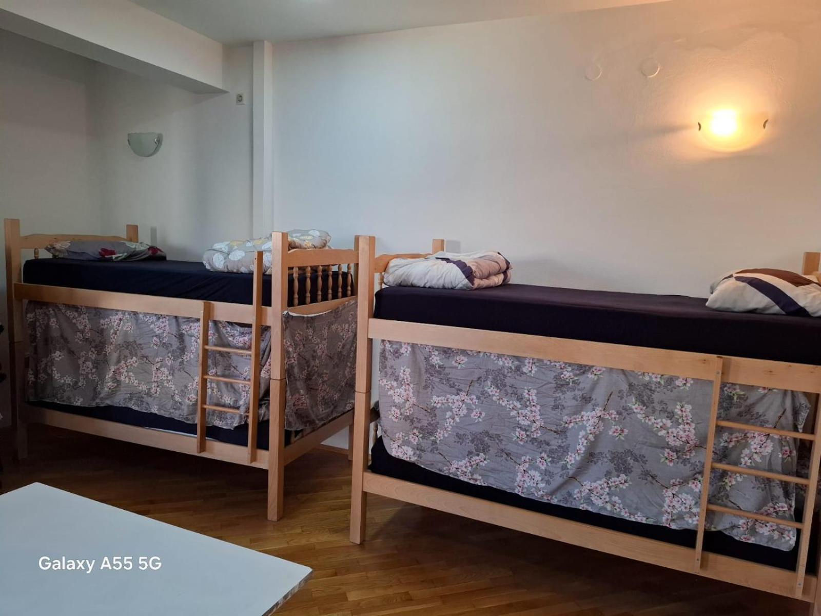 Alpi Hostel Skopje Esterno foto